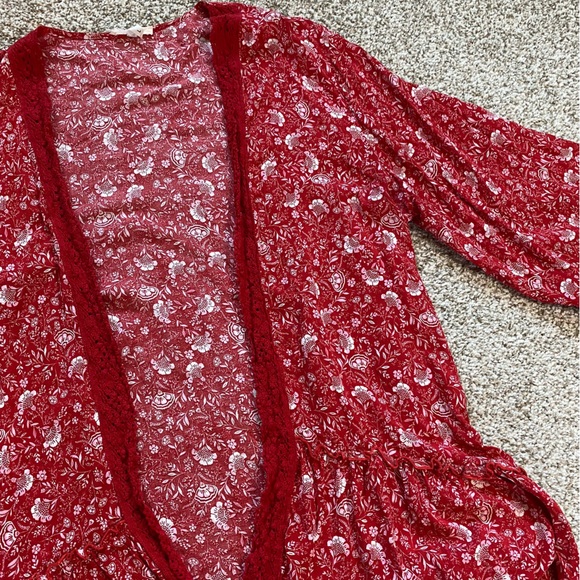 Maurice’s Red Floral Ruffled Kimono Size Large Lightweight Flowy - Picture 2 of 8
